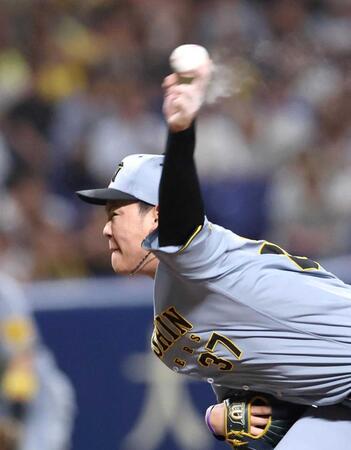 　９回から登板する及川（撮影・北村雅宏）