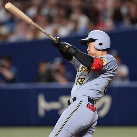 　２回、ソロを放つ中川（撮影・田中太一）