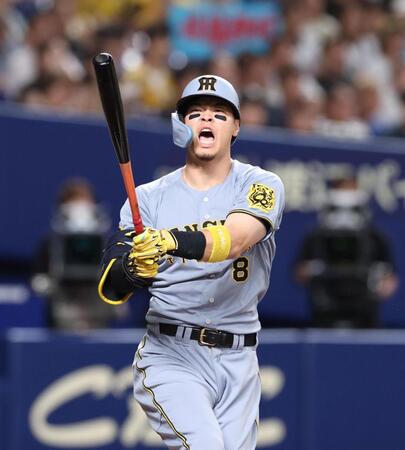 阪神　佐藤輝明がバックスクリーンへ２試合ぶりの一発　自身初の３０号に王手　球団歴代１５位の２９号