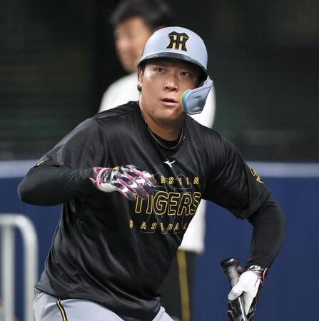 　打撃練習を終え、引き揚げる大山（撮影・田中太一）