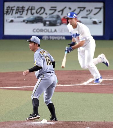 　３回、ボスラーに適時打を打たれる伊原（撮影・立川洋一郎）