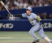 　３回、適時打を放つ近本（撮影・田中太一）