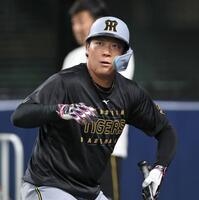 　打撃練習を終え、引き揚げる大山（撮影・田中太一）