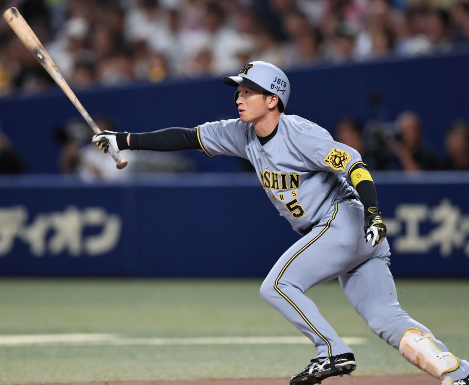 　３回、適時打を放つ近本（撮影・田中太一）