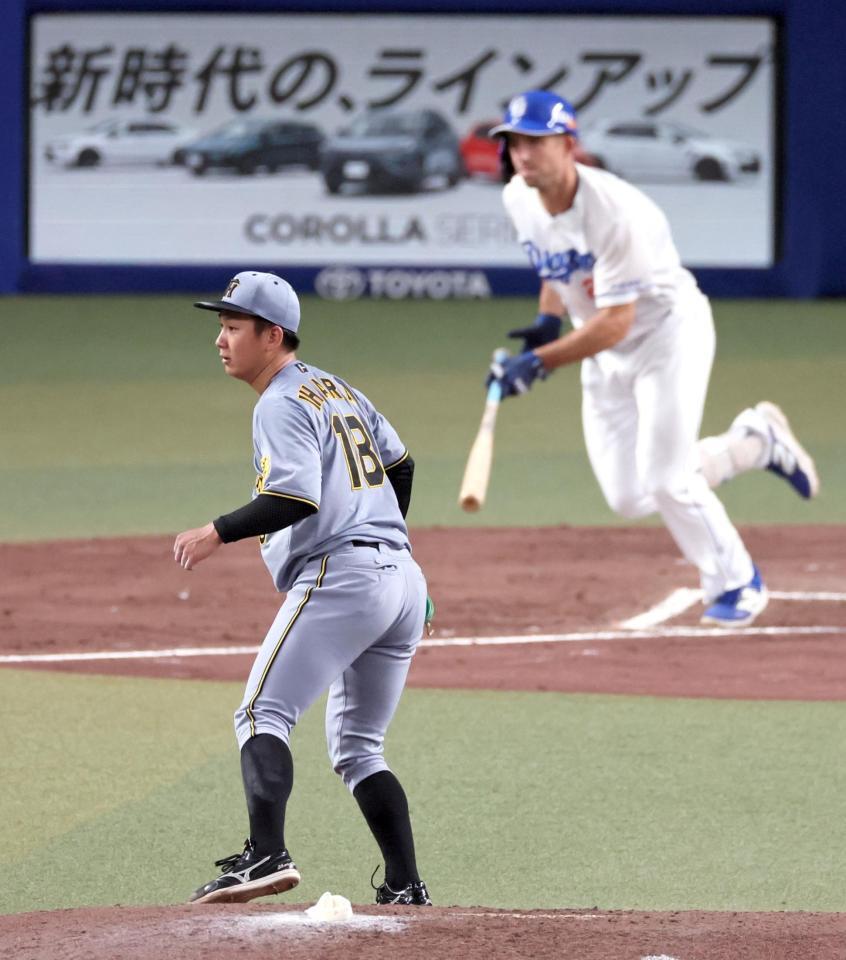 　３回、ボスラーに適時打を打たれる伊原（撮影・立川洋一郎）