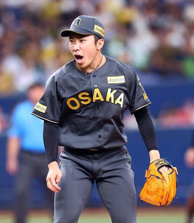 　１０回、石井は赤羽を空振り三振に打ち取り雄たけびを上げる（撮影・山口登）