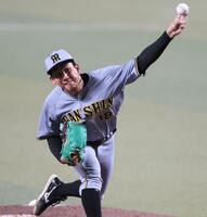 　先発し、投げ込む伊原（撮影・田中太一）