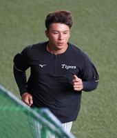 　１軍に合流し汗を流す椎葉（撮影・立川洋一郎）