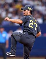 　先発し力投する伊藤将（撮影・山口登）