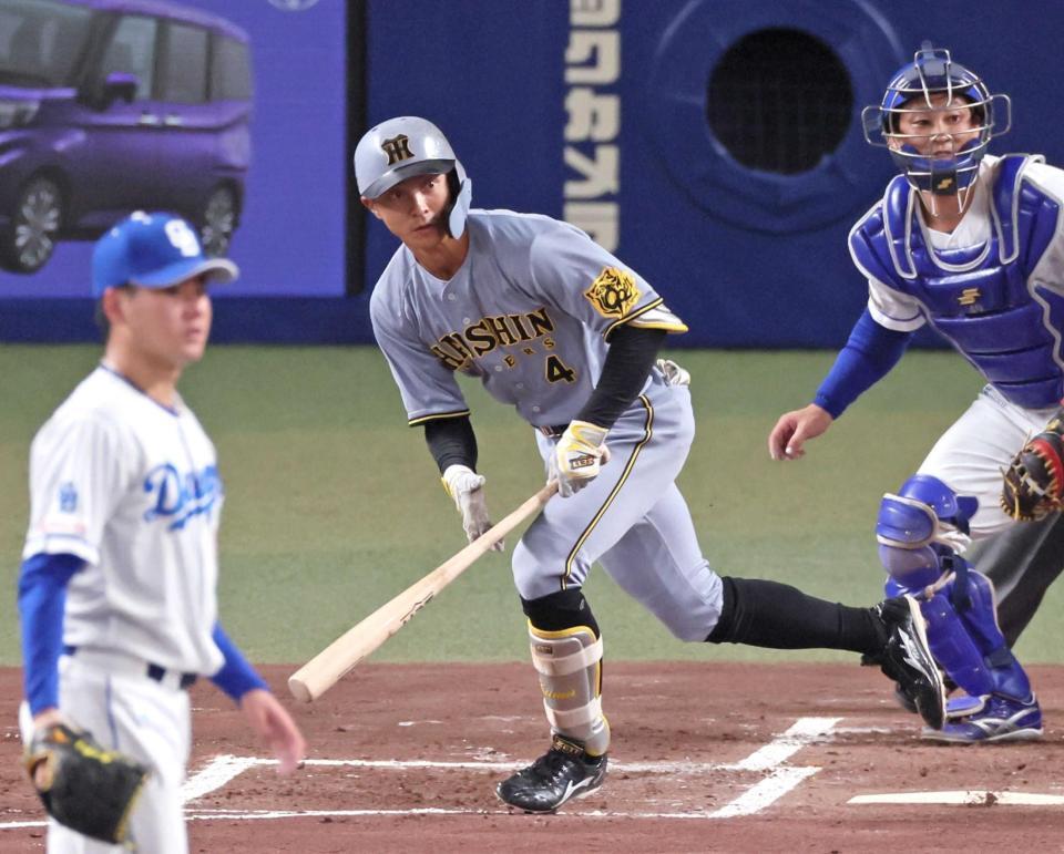 　３回、左前打を放つ熊谷（撮影・立川洋一郎）