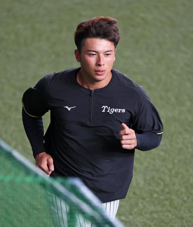 　１軍に合流し汗を流す椎葉（撮影・立川洋一郎）