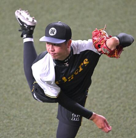 　キャッチボールする才木（撮影・飯室逸平）