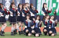 　ミニライブを行うＮＭＢ４８のメンバー（撮影・北村雅宏）