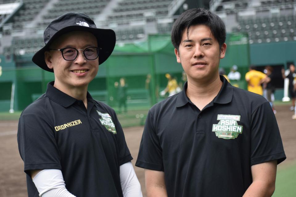 　アジア甲子園を立ち上げた漫画家の三田氏（左）と元巨人・柴田氏（右）