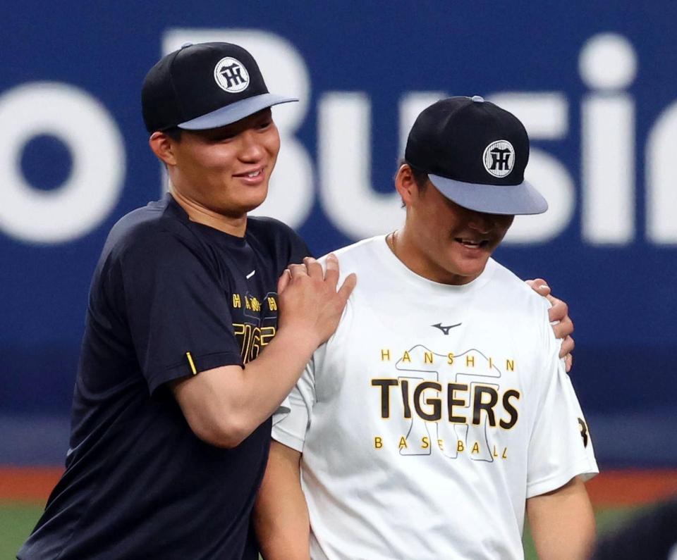 阪神 森下翔太が後輩外野手の昇格に笑み 練習中に笑顔で後ろから