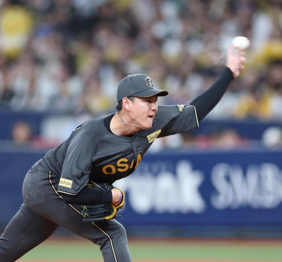 　８回から登板する及川（撮影・北村雅宏）