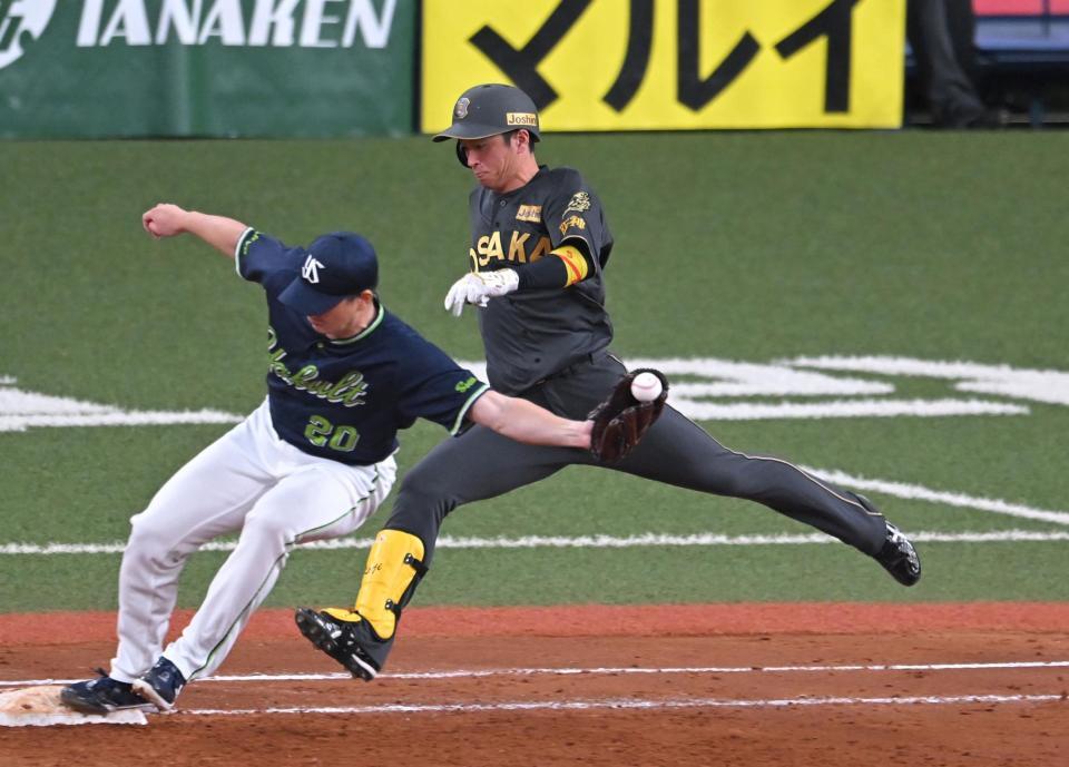 　５回、一ゴロに倒れる近本。このあとベンチに下がった（撮影・飯室逸平）