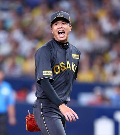 　６回、才木はオスナを三邪飛に打ち取り雄たけびを上げる（撮影・山口登）