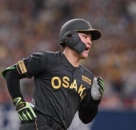 　８回、適時打を放ち声を上げる高寺（撮影・西田忠信）