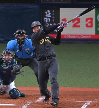 　３回、左前打を放つ大山（撮影・飯室逸平）