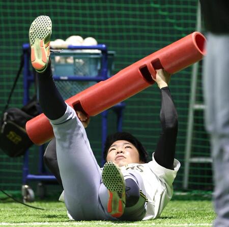 　トレーニングする石井（撮影・北村雅宏）