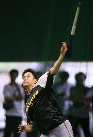 　フレーチャを投じる大竹（撮影・北村雅宏）