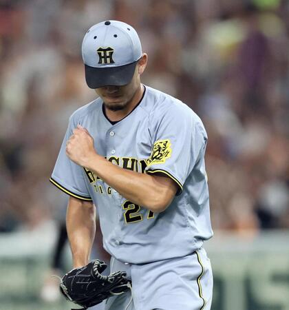 　３回、山崎を併殺に打ち取る伊藤将（撮影・田中太一）