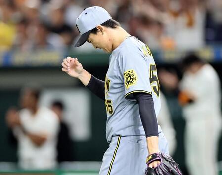 　８回、キャベッジに犠飛を許す湯浅（撮影・田中太一）