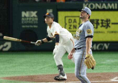 　７回、代打・中山に同点２ランを浴びるハートウィグ（撮影・金田祐二）