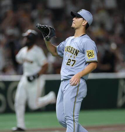 　６回、坂本に３ランを浴びた伊藤将（撮影・西岡正）