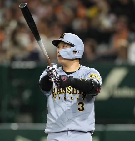 　４回、２ランを放つ大山（撮影・田中太一）