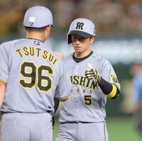 　１回、左前打を放った近本（撮影・西岡正）