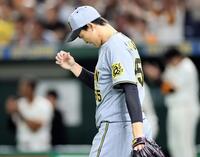 　８回、キャベッジに犠飛を許す湯浅（撮影・田中太一）