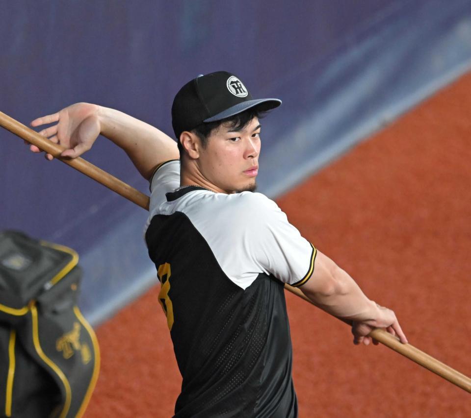 　史上初の「長打３冠」へ期待がかかる佐藤輝（撮影・飯室逸平）