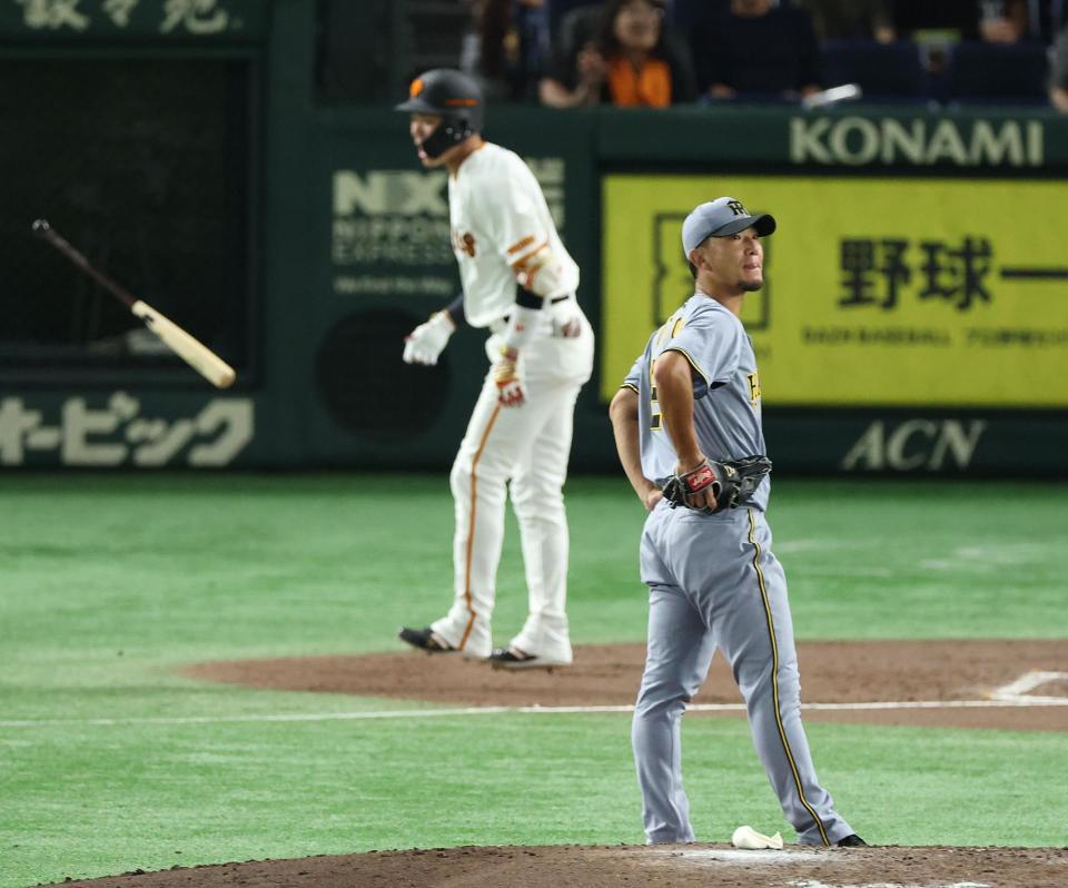 　６回、代打・坂本に左越え３ランを浴びる伊藤将（撮影・金田祐二）