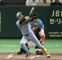 　１回、左越えに先制２ランを放つ森下（撮影・金田祐二）