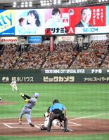 　１回、先制左越え２ランを放つ森下（撮影・伊藤笙子）