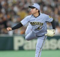 　巨人打線を相手に力投する村上（撮影・西岡正）