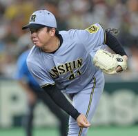 　巨人打線を相手に力投する村上（撮影・西岡正）