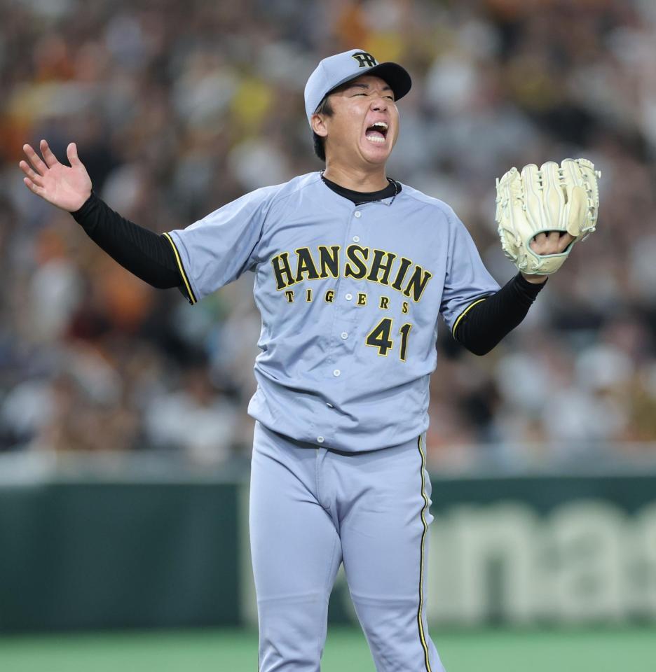 　４回、岡本に四球を与え、悔しそうに声を上げる村上（撮影・西岡正）