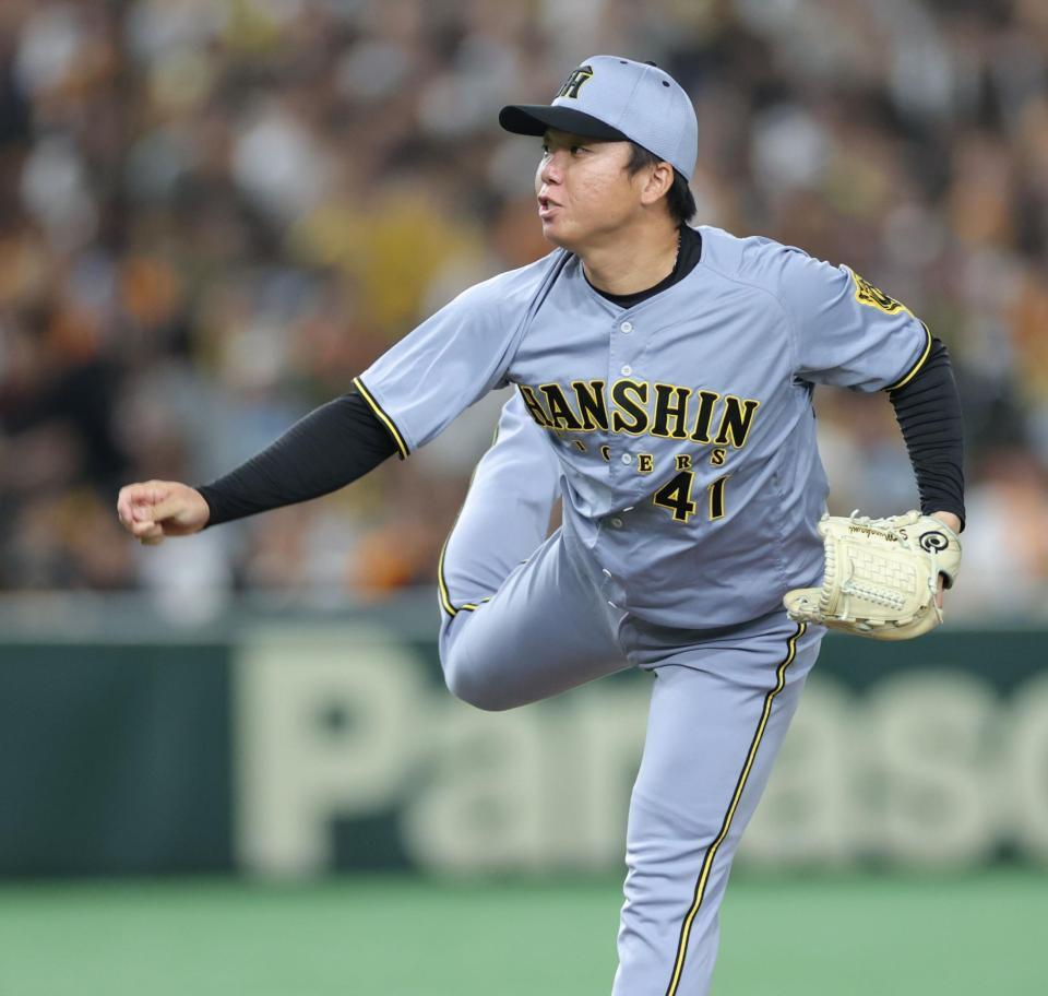 　巨人打線を相手に力投する村上（撮影・西岡正）