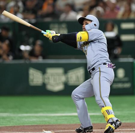 　１回、２ランを放つ森下（撮影・田中太一）