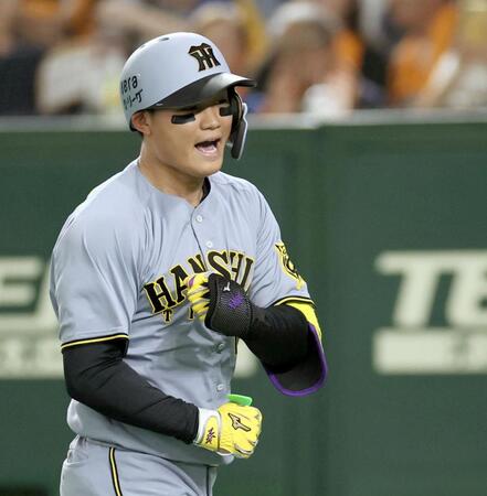 　１回、２ランを放った森下は生還する（撮影・田中太一）