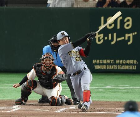 　２回、左前打を放つ中川（撮影・金田祐二）