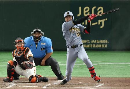 　３回、左前打を放つ才木（撮影・金田祐二）