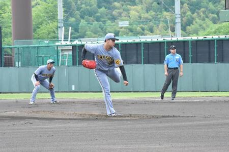 　好投した先発の門別