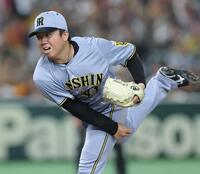 　４回、力投する村上（撮影・西岡正）