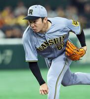 　８回裏に登板した石井