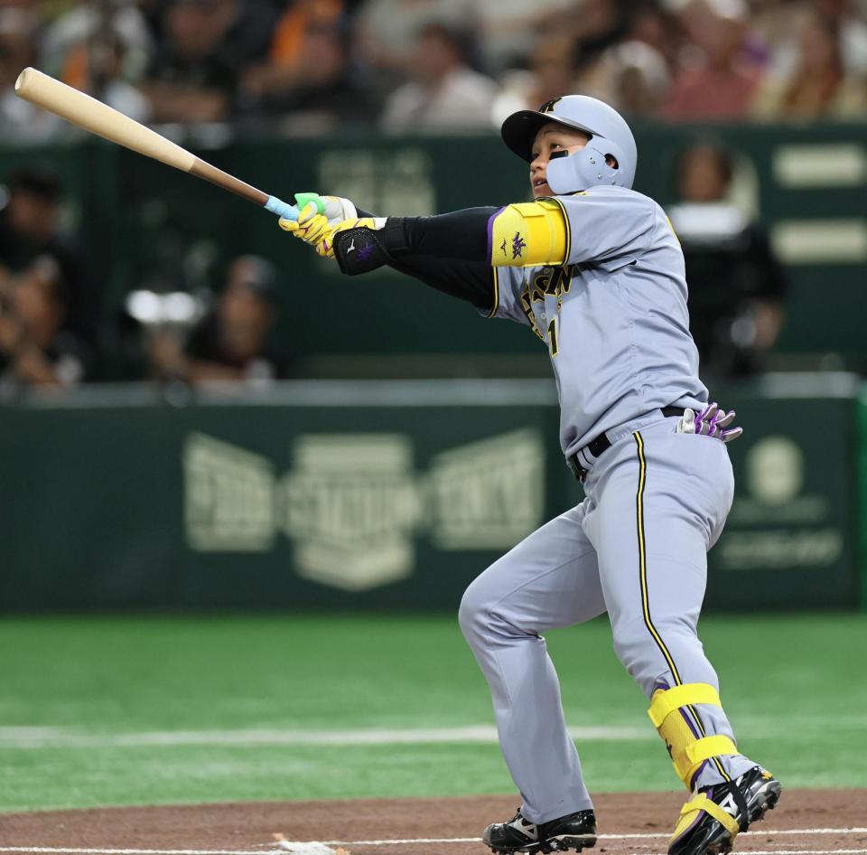 　１回、２ランを放つ森下（撮影・田中太一）