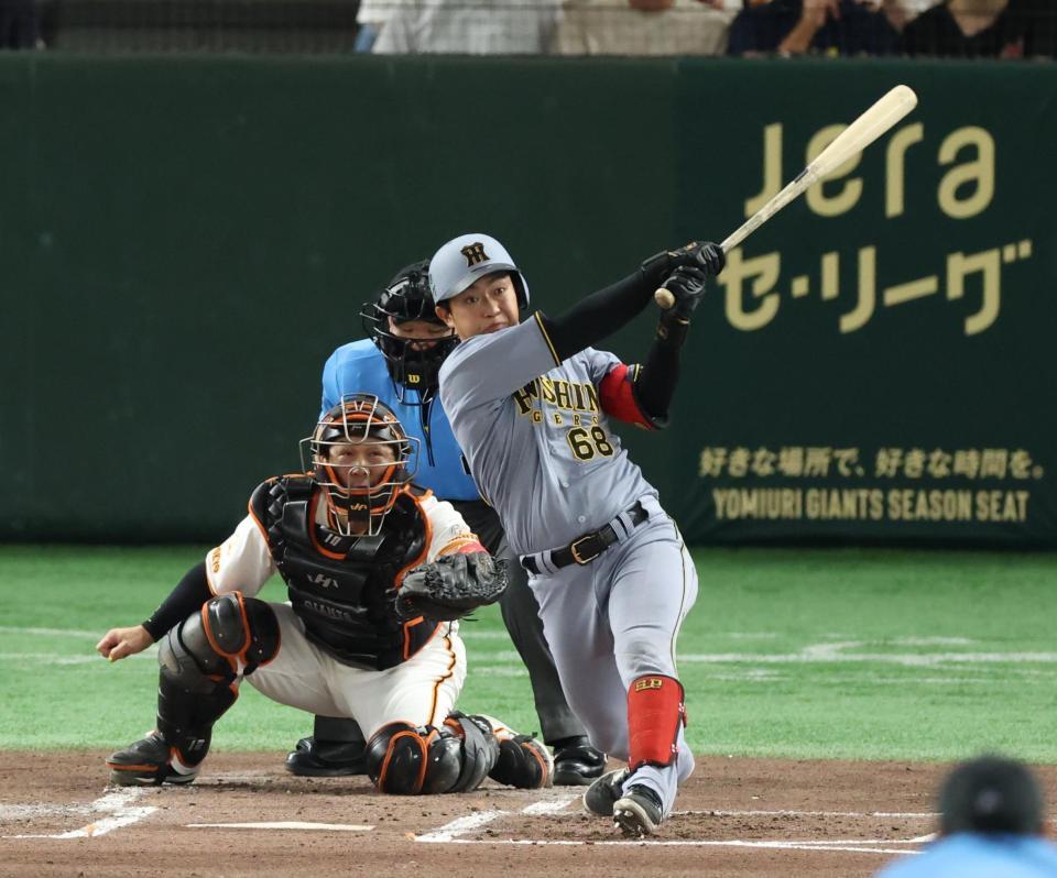 　２回、左前打を放つ中川（撮影・金田祐二）